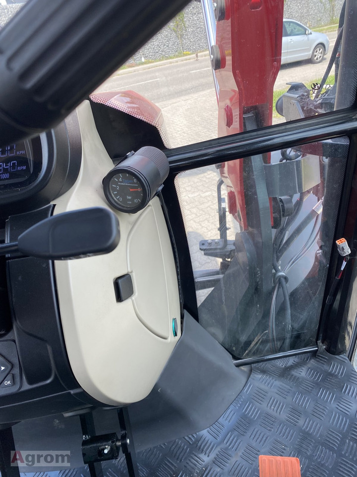 Massey Ferguson 5711 M DYNA-4 - Трактор: фото 5 Massey Ferguson 5711 M DYNA-4 - Трактор: фото 5