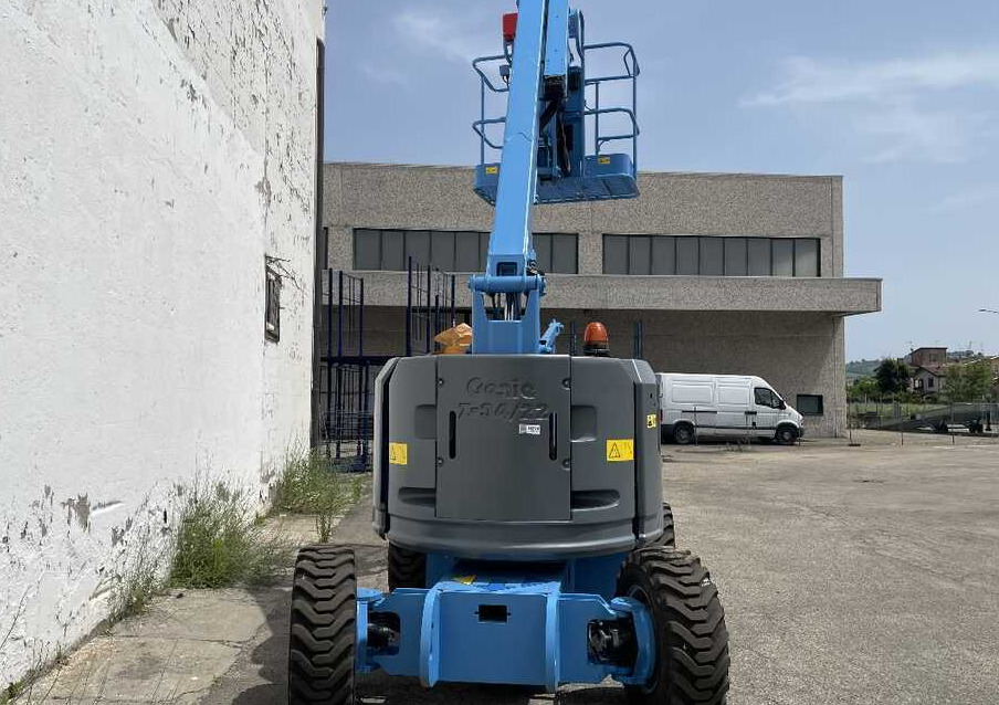 GENIE Z 34/22 (4x4) - Коленчатый подъемник: фото 2 GENIE Z 34/22 (4x4) - Коленчатый подъемник: фото 2