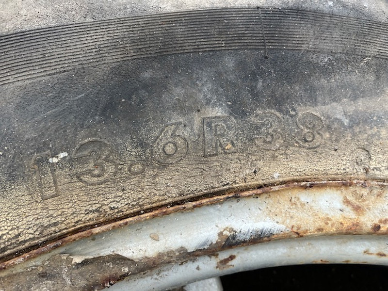 Kleber 13.6 R38 - Колесный диск: фото 2 Kleber 13.6 R38 - Колесный диск: фото 2