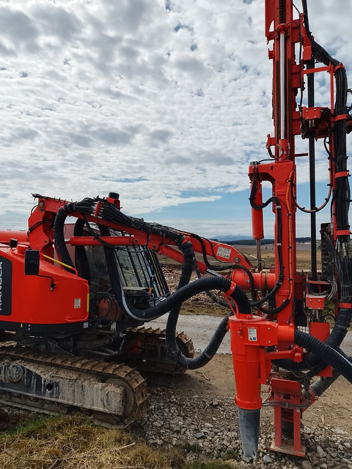 Sandvik DX800 - Буровая машина: фото 1 Sandvik DX800 - Буровая машина: фото 1