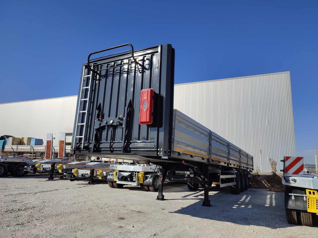 SINAN TANKER-TREYLER FlatBed - Special Platform - Полуприцеп бортовой/ Платформа: фото 3 SINAN TANKER-TREYLER FlatBed - Special Platform - Полуприцеп бортовой/ Платформа: фото 3