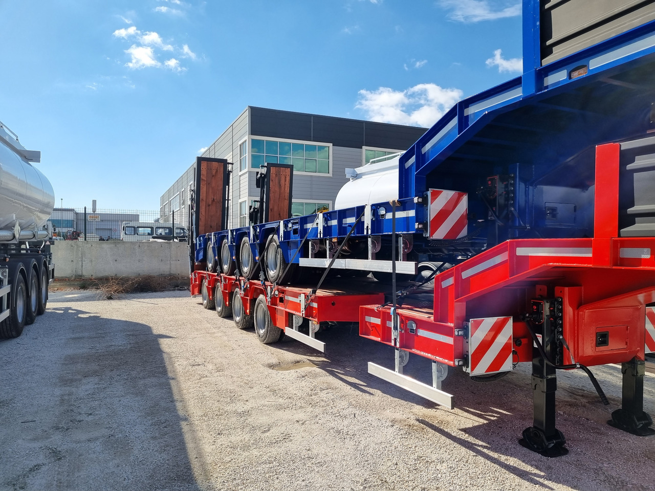 Sinan Tanker Lowbed - Низкорамный полуприцеп: фото 2 Sinan Tanker Lowbed - Низкорамный полуприцеп: фото 2