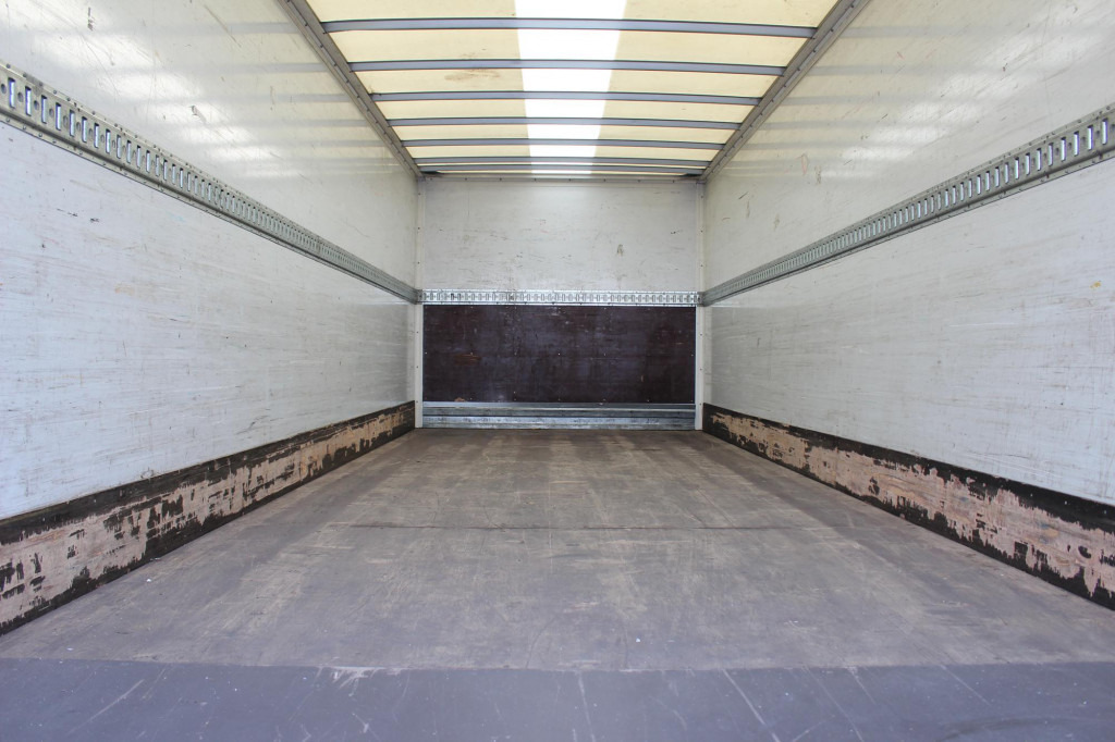 Volvo FM 330 E6 Koffer 7,8m Klima LBW Liftachse - Грузовик с закрытым кузовом: фото 2 Volvo FM 330 E6 Koffer 7,8m Klima LBW Liftachse - Грузовик с закрытым кузовом: фото 2