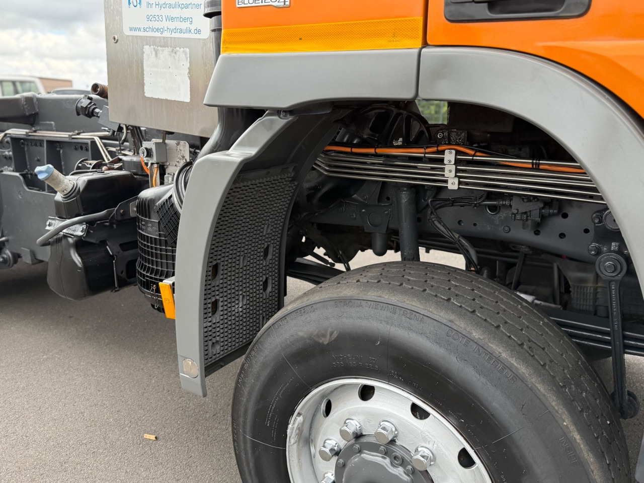 Mercedes-Benz Actros 3341 6x6 Hydraulikpumpe + Tank - Грузовик-шасси: фото 4 Mercedes-Benz Actros 3341 6x6 Hydraulikpumpe + Tank - Грузовик-шасси: фото 4