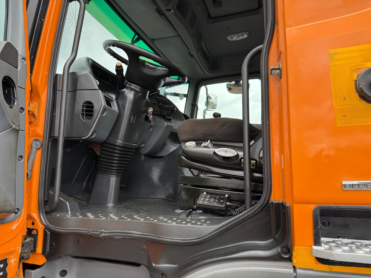 Mercedes-Benz Actros 3341 6x6 Hydraulikpumpe + Tank - Грузовик-шасси: фото 5 Mercedes-Benz Actros 3341 6x6 Hydraulikpumpe + Tank - Грузовик-шасси: фото 5