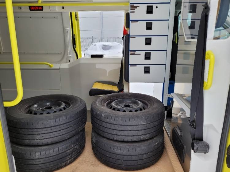 FORD TRANSIT 2,0TDI AMBULANCE KLIMA 4.2018 EURO 6, 3 UNITS - Машина скорой помощи: фото 5 FORD TRANSIT 2,0TDI AMBULANCE KLIMA 4.2018 EURO 6, 3 UNITS - Машина скорой помощи: фото 5