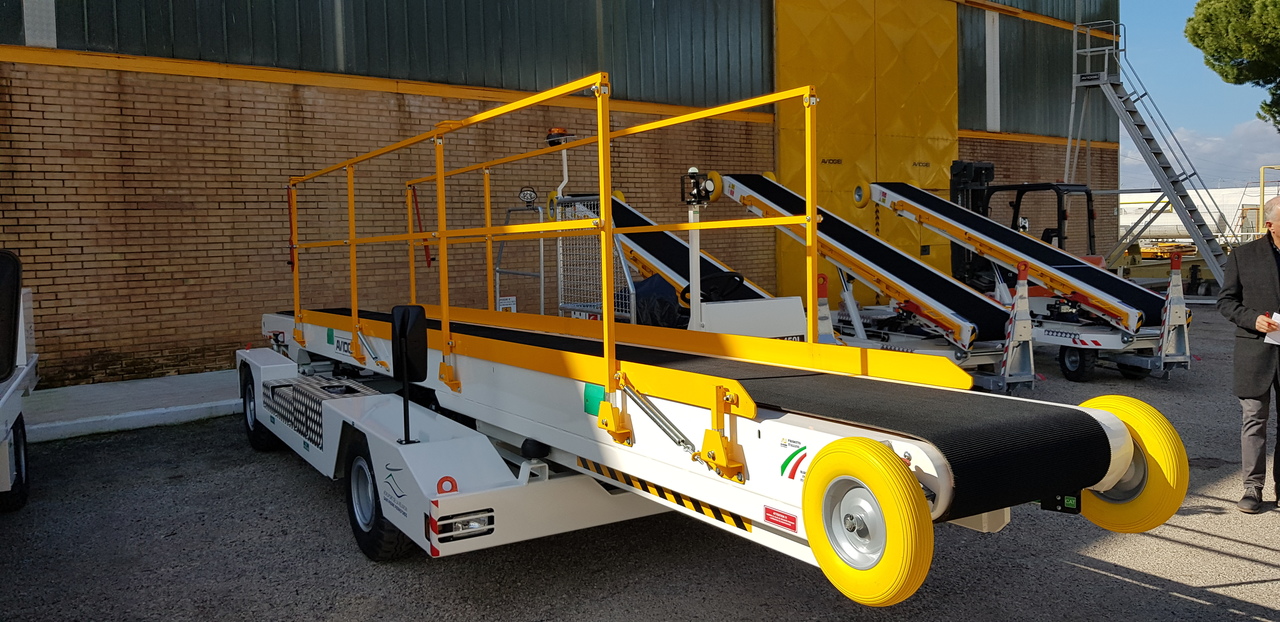 CONVEYOR BELT AVIOGEI NS450 - Ленточный погрузчик багажа: фото 1 CONVEYOR BELT AVIOGEI NS450 - Ленточный погрузчик багажа: фото 1