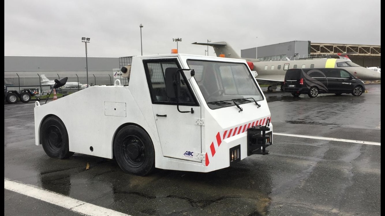 SOVAM K100 - Аэродромный тягач: фото 1 SOVAM K100 - Аэродромный тягач: фото 1