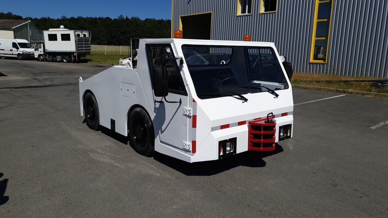 SOVAM K100 - Аэродромный тягач: фото 1 SOVAM K100 - Аэродромный тягач: фото 1