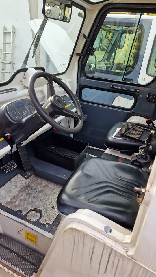 TLD Tractor JST20 - Багажный тягач: фото 3 TLD Tractor JST20 - Багажный тягач: фото 3