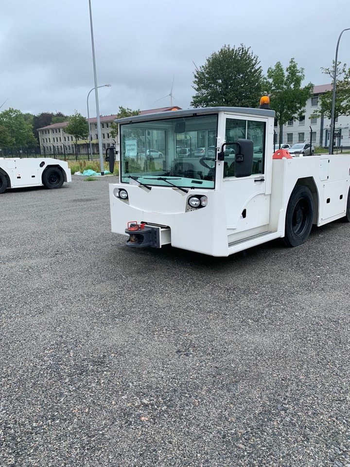 Trepel Challenger 150 - Аэродромный тягач: фото 1 Trepel Challenger 150 - Аэродромный тягач: фото 1