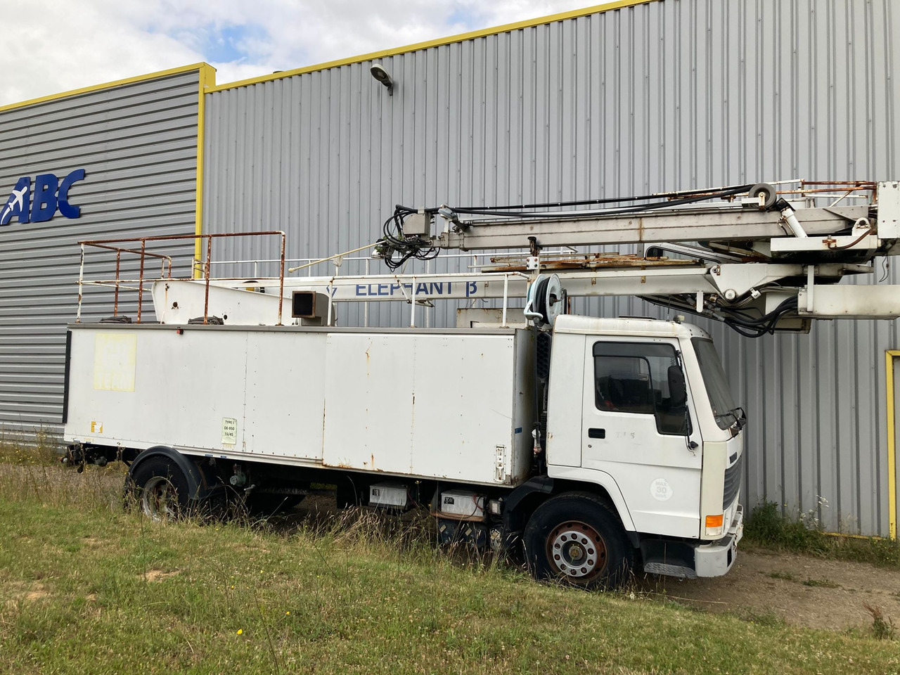 Vestergaard Deicer Elephant Beta on Volvo Chassis - Деайсер: фото 1 Vestergaard Deicer Elephant Beta on Volvo Chassis - Деайсер: фото 1