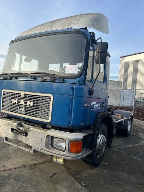 MAN 12.232 18.232 - Тягач: фото 1 MAN 12.232 18.232 - Тягач: фото 1