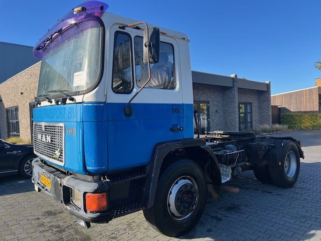 MAN 12.232 18.232 - Тягач: фото 1 MAN 12.232 18.232 - Тягач: фото 1