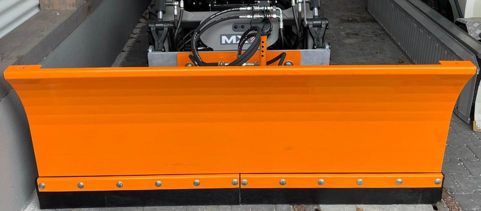 Schneeschild 1,8m MX Yanmar Solis Kommunal Traktor Hoflader - Отвал для снега: фото 2 Schneeschild 1,8m MX Yanmar Solis Kommunal Traktor Hoflader - Отвал для снега: фото 2