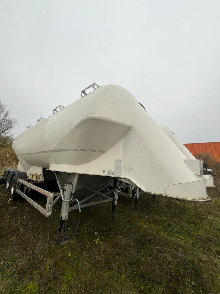 FELDBINDER FELDBINDER Silo für Staub und Rieselgüter Auflieger EUT 40.3 Zement 40m³, Lenkachse - Полуприцеп цистерна для сыпучих грузов: фото 2 FELDBINDER FELDBINDER Silo für Staub und Rieselgüter Auflieger EUT 40.3 Zement 40m³, Lenkachse - Полуприцеп цистерна для сыпучих грузов: фото 2