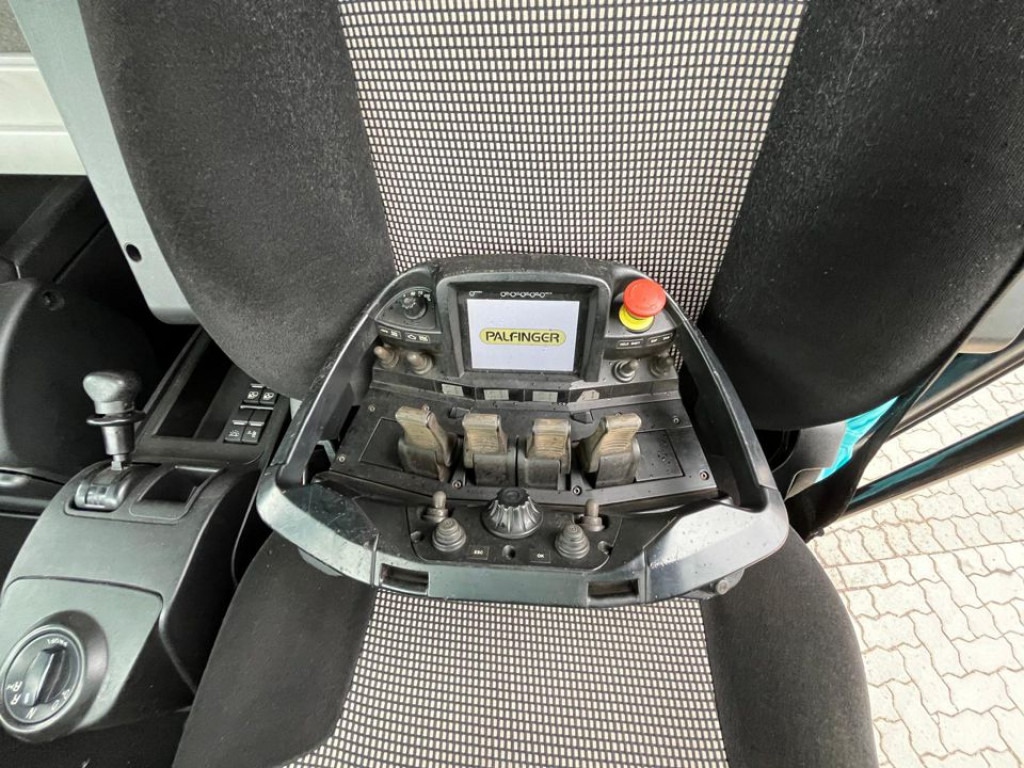 MAN TG-X 26.500 6x2-2 LL Pritsche Heckkran 53m to, Funk,Twistlock. - Грузовик бортовой/ Платформа, Автоманипулятор: фото 4 MAN TG-X 26.500 6x2-2 LL Pritsche Heckkran 53m to, Funk,Twistlock. - Грузовик бортовой/ Платформа, Автоманипулятор: фото 4