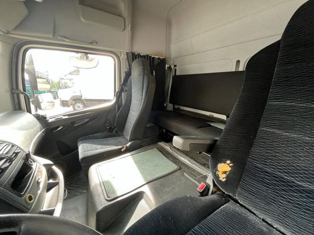 MERCEDES-BENZ Atego 818 L Möbelkoffer LBW Möbelkoffer gr.Fhs+Sitzreihe - Фургон с закрытым кузовом: фото 2 MERCEDES-BENZ Atego 818 L Möbelkoffer LBW Möbelkoffer gr.Fhs+Sitzreihe - Фургон с закрытым кузовом: фото 2