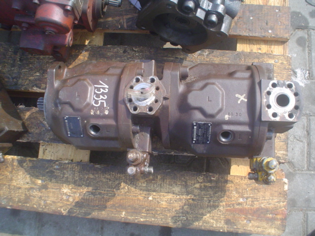 BRUENINGHAUS HYDROMATIK A10VO71DFR1/31R-VSC62N00-S0277 00960122 + A10VO71DFR1/31R-VSC62K07 00946675 - Гидравлический насос для Строительной техники: фото 1 BRUENINGHAUS HYDROMATIK A10VO71DFR1/31R-VSC62N00-S0277 00960122 + A10VO71DFR1/31R-VSC62K07 00946675 - Гидравлический насос для Строительной техники: фото 1