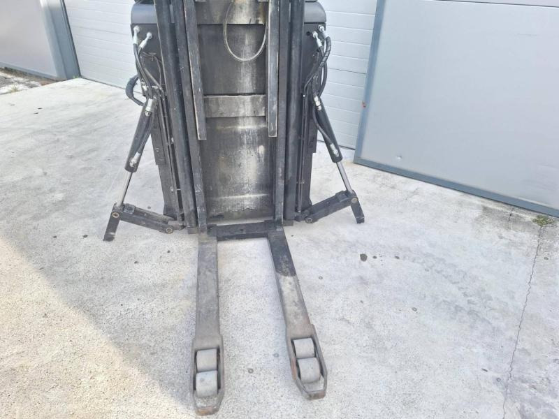 Штабелер Caterpillar NSR16N: фото 13 Штабелер Caterpillar NSR16N: фото 13