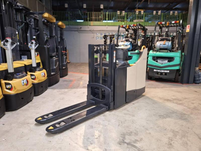 Crown DT3040 - Штабелер: фото 2 Crown DT3040 - Штабелер: фото 2