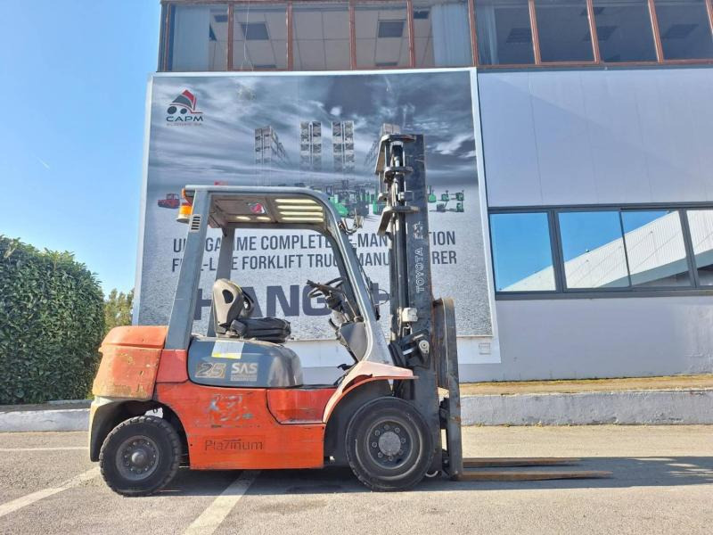 Toyota 6-7fdf25 - Дизельный погрузчик: фото 3 Toyota 6-7fdf25 - Дизельный погрузчик: фото 3