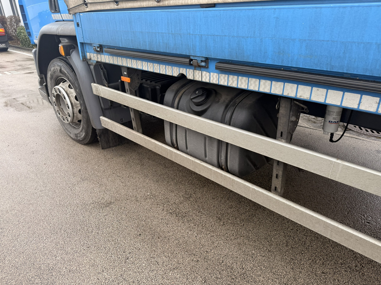 DAF LF 290 Pritschenaufbau Ladebordwand AHK - Тентованный грузовик: фото 5 DAF LF 290 Pritschenaufbau Ladebordwand AHK - Тентованный грузовик: фото 5