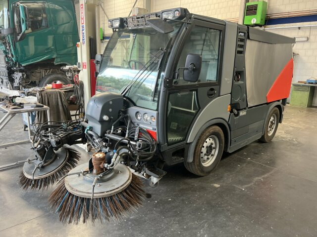 Hako Citymaster CM 2200 Kehrmaschine 2 m³ - Подметально-уборочная машина: фото 1 Hako Citymaster CM 2200 Kehrmaschine 2 m³ - Подметально-уборочная машина: фото 1