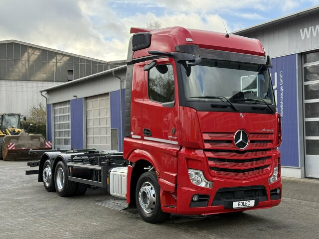Mercedes-Benz ACTROS 2543 6x2 Wechselaufbau BDF AHK 2 Betten - Грузовик-контейнеровоз/ Сменный кузов: фото 1 Mercedes-Benz ACTROS 2543 6x2 Wechselaufbau BDF AHK 2 Betten - Грузовик-контейнеровоз/ Сменный кузов: фото 1