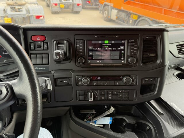 Scania G450 XT 4x4 Euro 6 SZM Kipphydraulik Blatt/ Luft - Тягач: фото 3 Scania G450 XT 4x4 Euro 6 SZM Kipphydraulik Blatt/ Luft - Тягач: фото 3