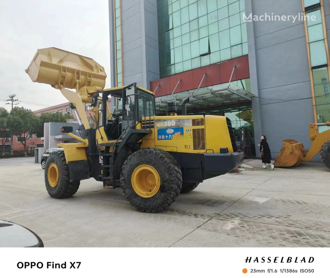 Колёсный погрузчик Komatsu WA380-6: фото 1