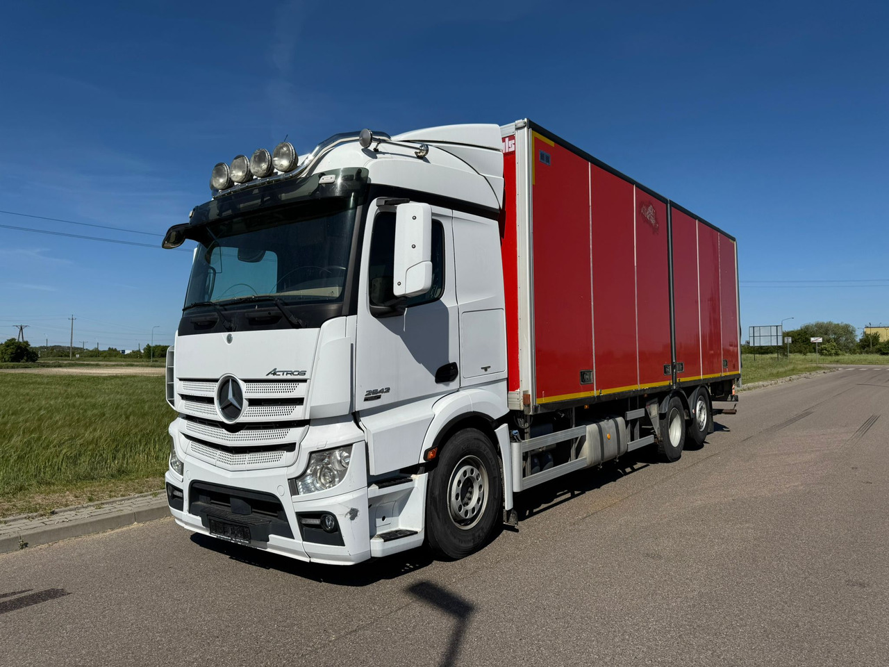 MERCEDES-BENZ ACTROS 2542 - Грузовик с закрытым кузовом: фото 2 MERCEDES-BENZ ACTROS 2542 - Грузовик с закрытым кузовом: фото 2
