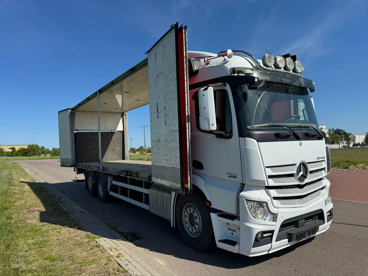 MERCEDES-BENZ ACTROS 2542 - Грузовик с закрытым кузовом: фото 3 MERCEDES-BENZ ACTROS 2542 - Грузовик с закрытым кузовом: фото 3