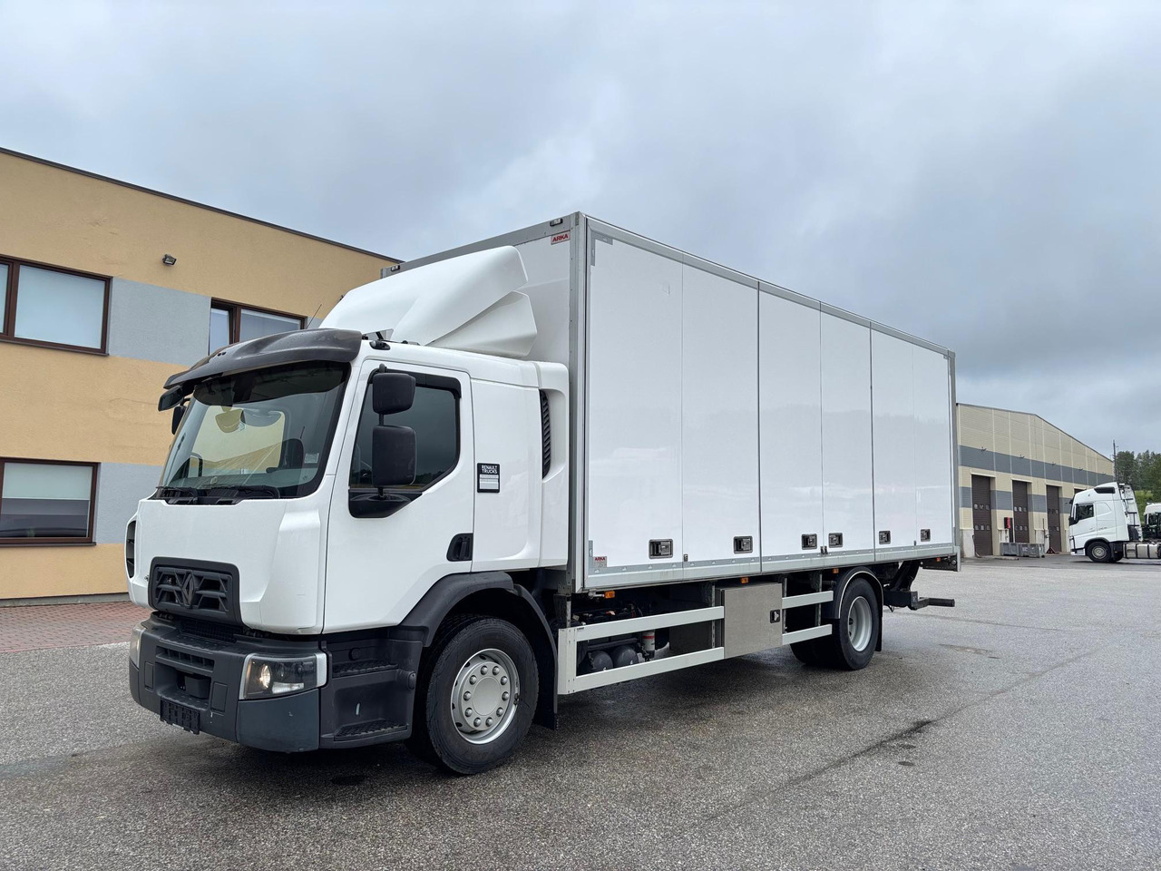 RENAULT D WIDE 320 - Грузовик с закрытым кузовом: фото 3 RENAULT D WIDE 320 - Грузовик с закрытым кузовом: фото 3