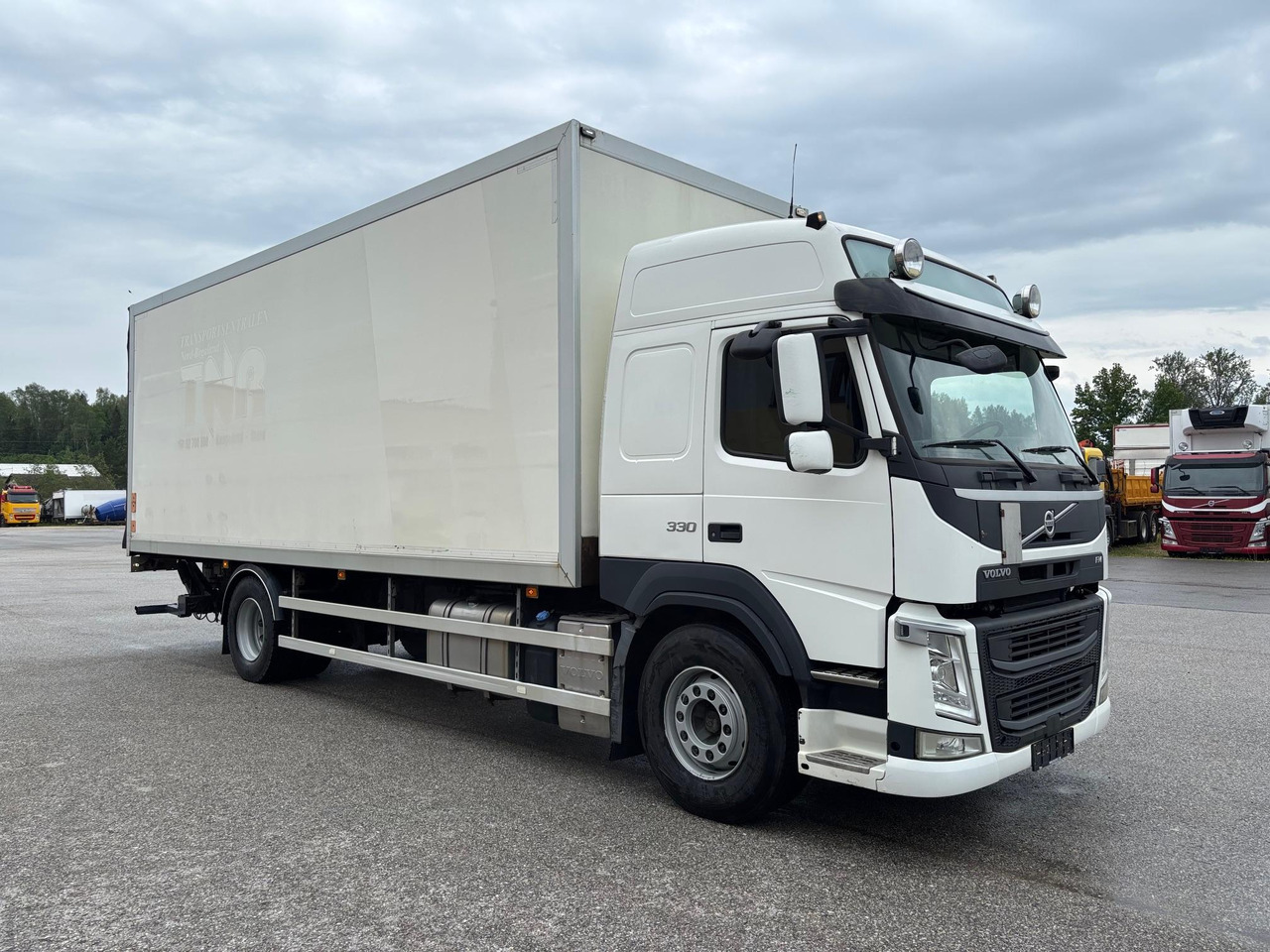 VOLVO FM330 - Грузовик с закрытым кузовом: фото 1 VOLVO FM330 - Грузовик с закрытым кузовом: фото 1