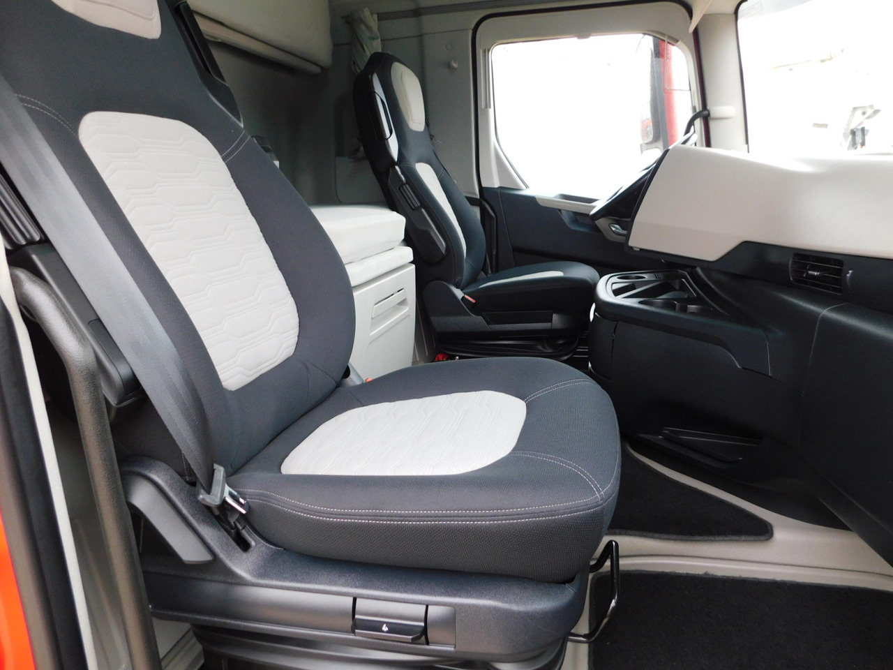 Ford F max 4x2 scab e6 12tx2620 - Тягач: фото 5 Ford F max 4x2 scab e6 12tx2620 - Тягач: фото 5