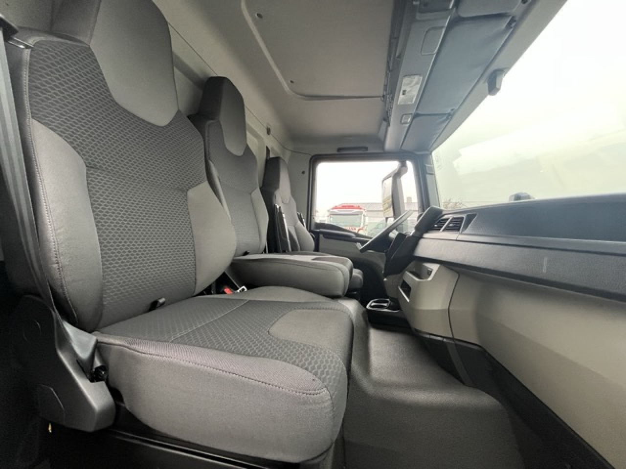 MAN TGL 12.250 4x2 BL CH Euro6 Klima AHK Luftfeder ZV - Грузовик с закрытым кузовом: фото 3 MAN TGL 12.250 4x2 BL CH Euro6 Klima AHK Luftfeder ZV - Грузовик с закрытым кузовом: фото 3