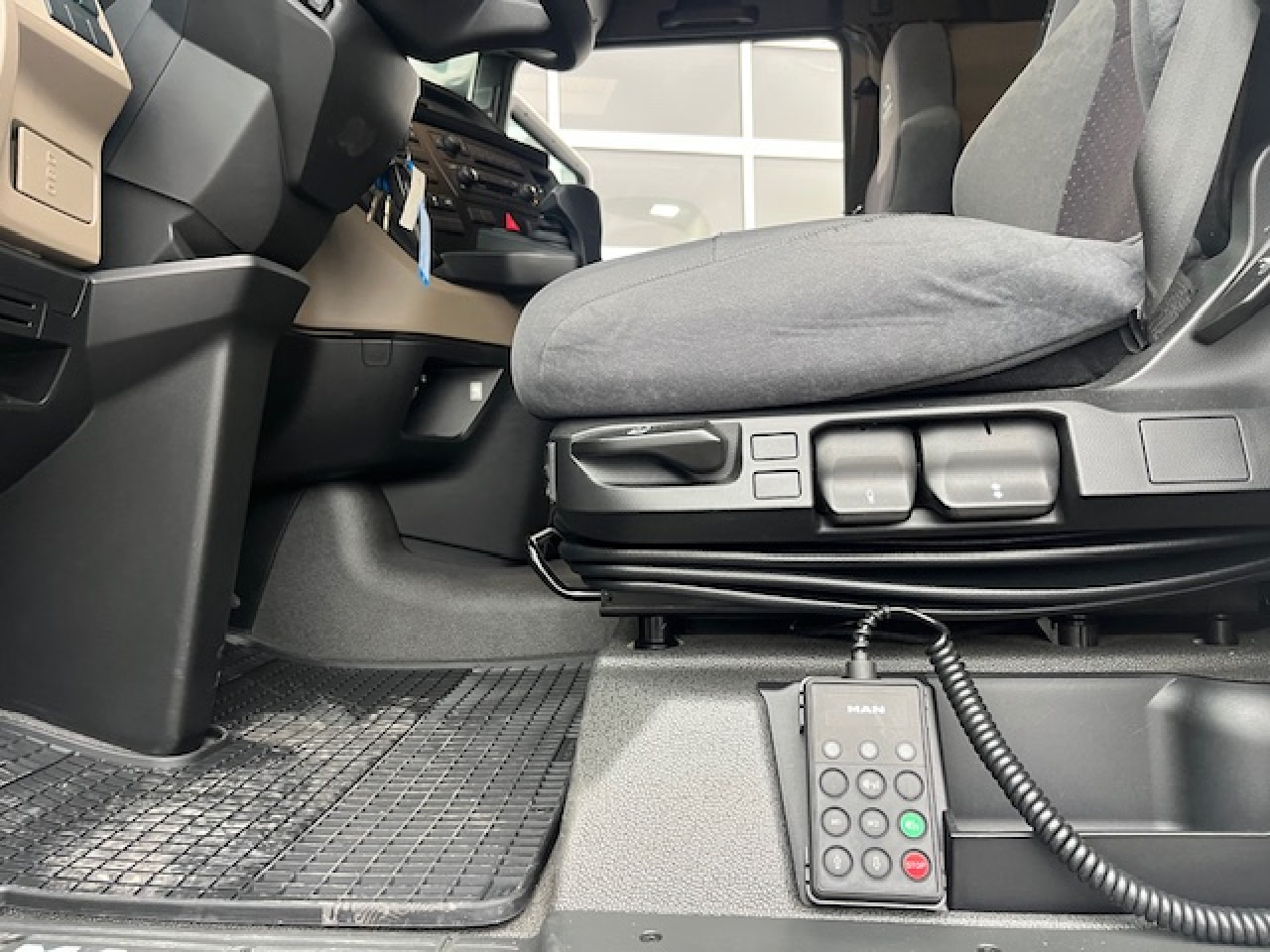 MAN TGX 18.470 4x2 BLS Euro6 Retarder Klima Luftfeder - Тягач: фото 5 MAN TGX 18.470 4x2 BLS Euro6 Retarder Klima Luftfeder - Тягач: фото 5