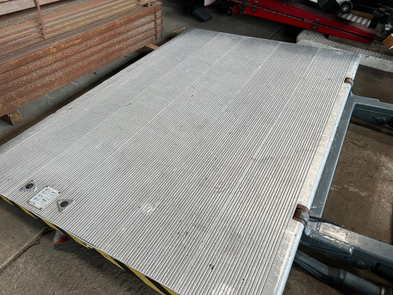 BC2000S4 Ladebordwand BC2000S4 Ladebordwand, Ex-Schweizer Armee - Гидроборт: фото 4 BC2000S4 Ladebordwand BC2000S4 Ladebordwand, Ex-Schweizer Armee - Гидроборт: фото 4