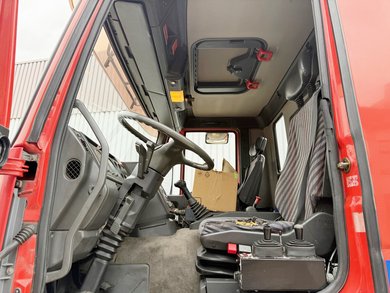 EuroTech 240E38 6x2-4 EuroTech 240E38 6x2-4, Lift-/Lenkachse, Seilwinde, Kran Hiab 100 - Крюковой мультилифт, Автоманипулятор: фото 3 EuroTech 240E38 6x2-4 EuroTech 240E38 6x2-4, Lift-/Lenkachse, Seilwinde, Kran Hiab 100 - Крюковой мультилифт, Автоманипулятор: фото 3