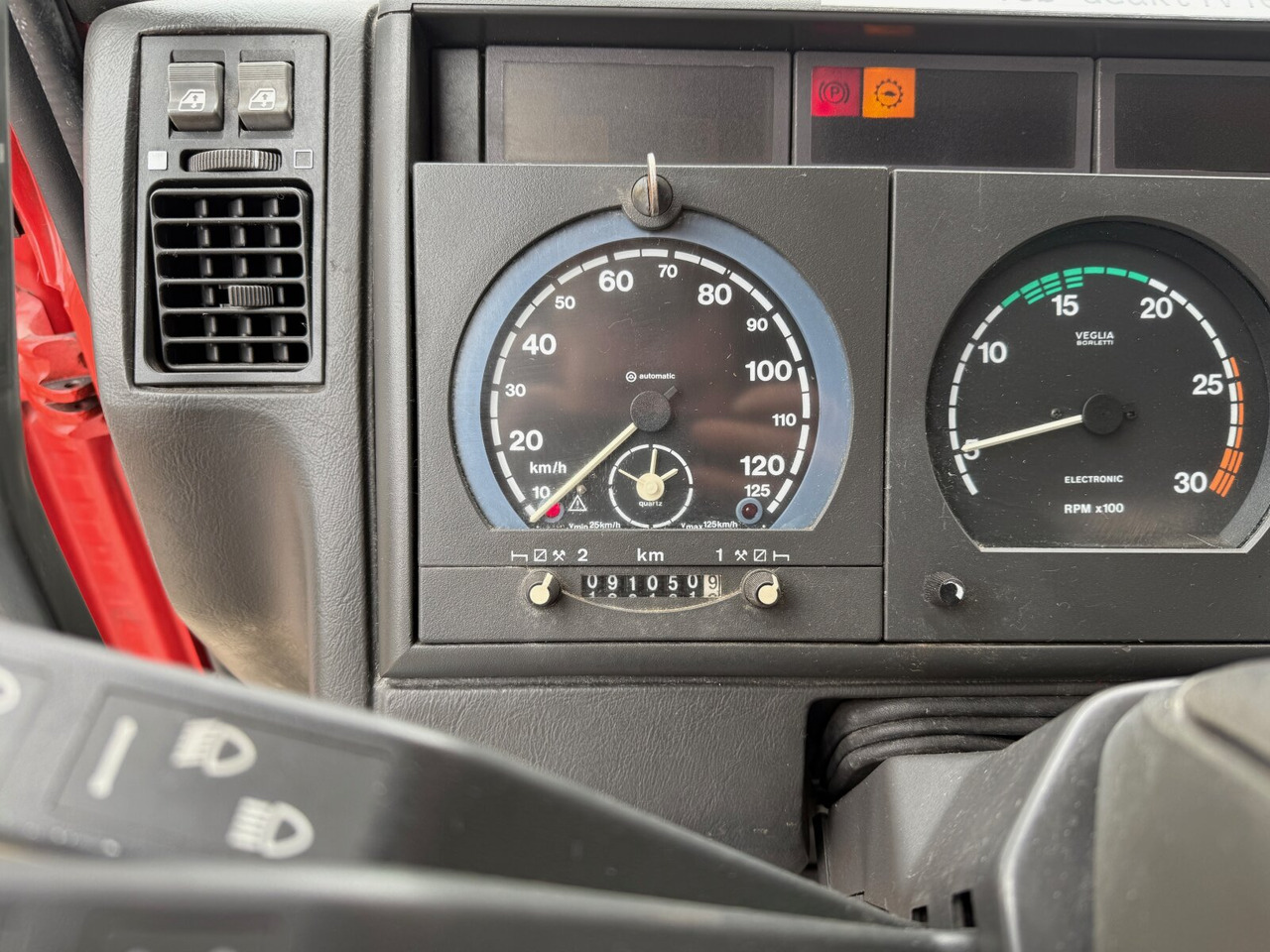 EuroTech 240E38 6x2-4 EuroTech 240E38 6x2-4, Lift-/Lenkachse, Seilwinde, Kran Hiab 100 - Крюковой мультилифт, Автоманипулятор: фото 4 EuroTech 240E38 6x2-4 EuroTech 240E38 6x2-4, Lift-/Lenkachse, Seilwinde, Kran Hiab 100 - Крюковой мультилифт, Автоманипулятор: фото 4