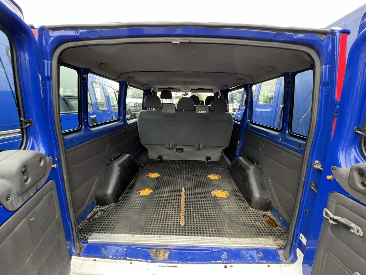 Ford Ford Transit 2,0 TDE 4x2 Ford Transit 2,0 TDE 4x2, EX-THW, 6 Sitze - Грузопассажирский фургон: фото 5 Ford Ford Transit 2,0 TDE 4x2 Ford Transit 2,0 TDE 4x2, EX-THW, 6 Sitze - Грузопассажирский фургон: фото 5
