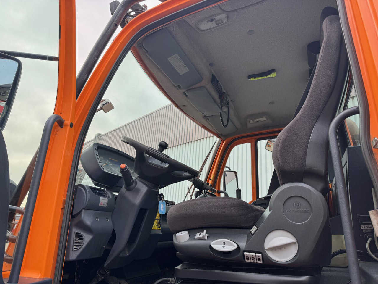 Unimog U 400 405/12 4x4 U 400 405/12 4x4, Kipper, Kommunalhydraulik, VarioPilot, Zapfwelle - Фургон: фото 5 Unimog U 400 405/12 4x4 U 400 405/12 4x4, Kipper, Kommunalhydraulik, VarioPilot, Zapfwelle - Фургон: фото 5