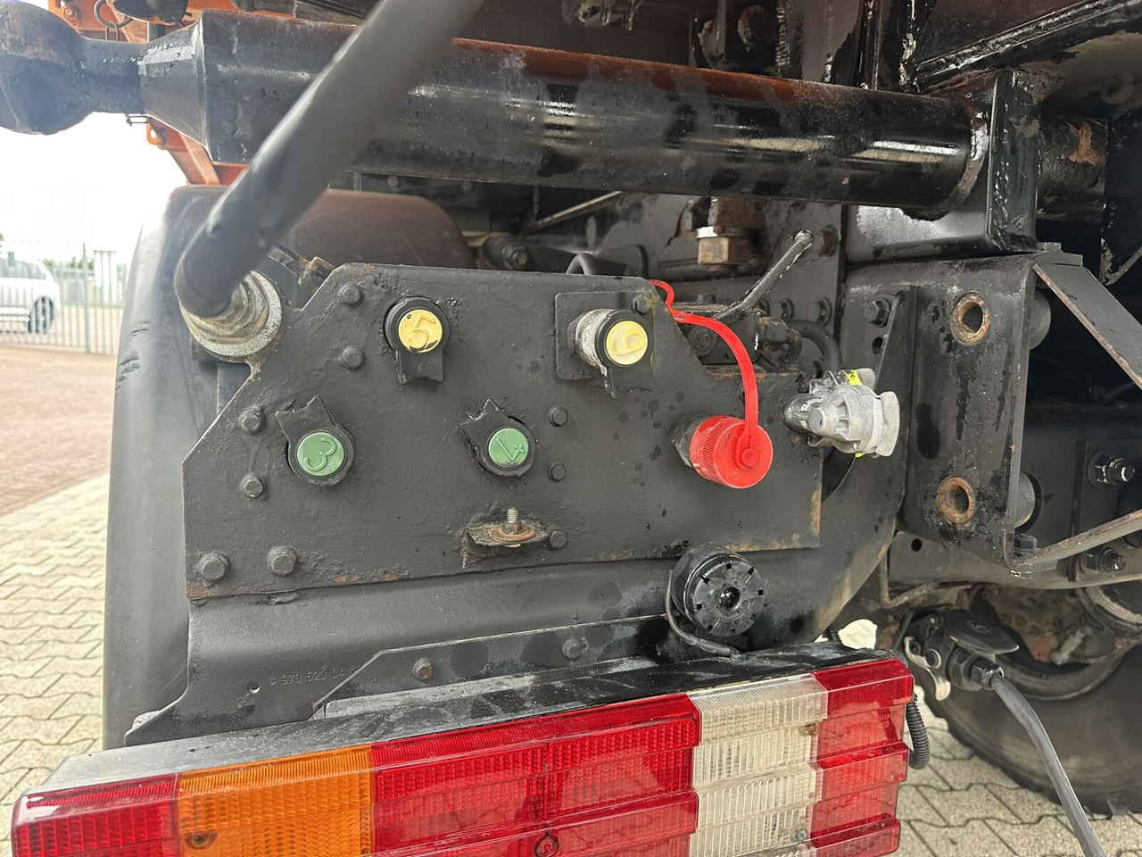 Unimog U500 4x4 U500 4x4 405/40 mit Heckkran Hiab 077-1 HiDuo, absattelbar, Funk - Фургон: фото 5 Unimog U500 4x4 U500 4x4 405/40 mit Heckkran Hiab 077-1 HiDuo, absattelbar, Funk - Фургон: фото 5