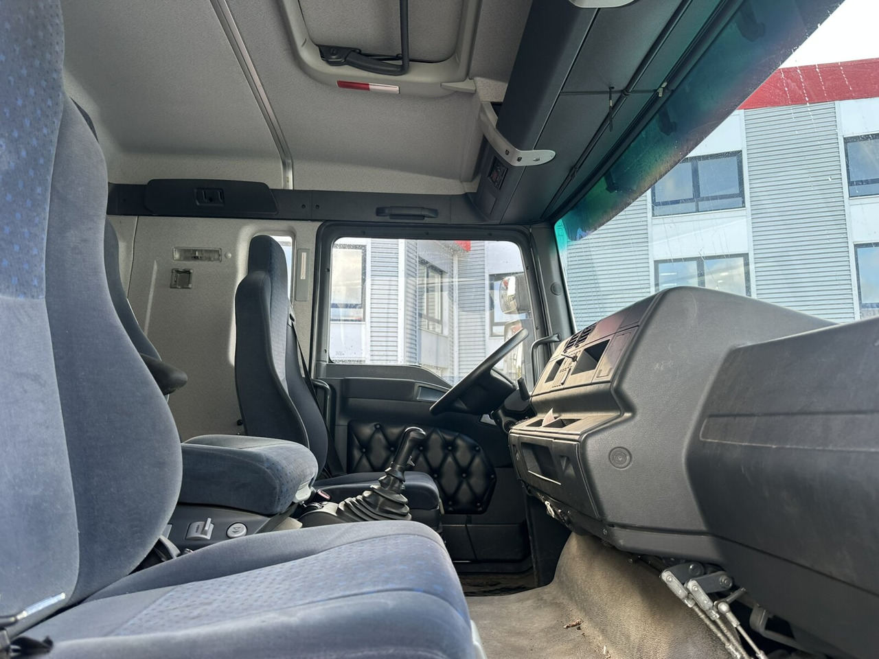 MAN TGA 18.350 4x2 LL TGA 18.350 4x2 LL, Fahrschulausstattung - Грузовик: фото 3 MAN TGA 18.350 4x2 LL TGA 18.350 4x2 LL, Fahrschulausstattung - Грузовик: фото 3