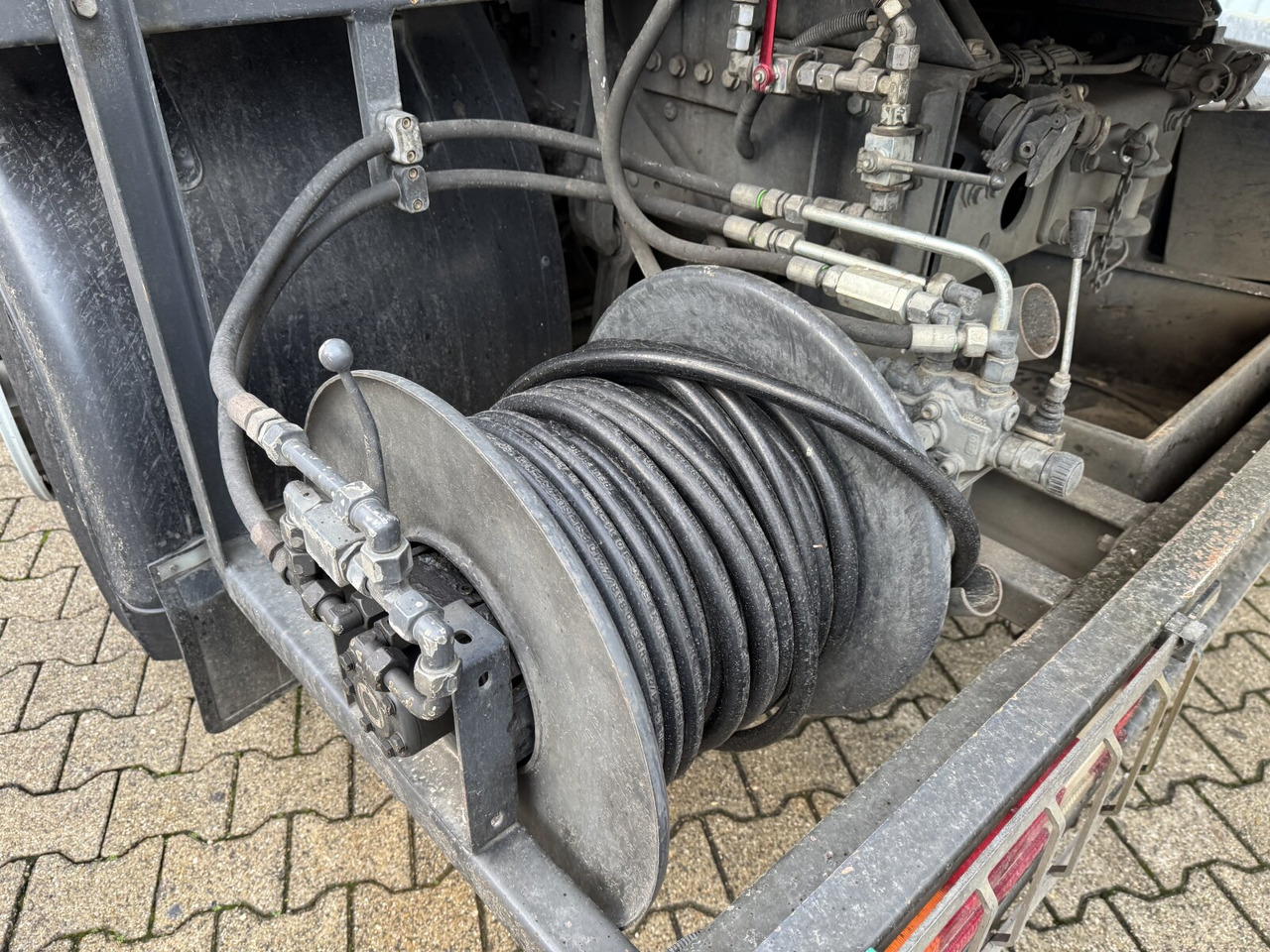 Mercedes-Benz Actros 2536 L 6x2 Actros 2536 L 6x2, Müller Saug- und Spülwagen ca. 10,5m³, Lenkachse - Грузовик: фото 4 Mercedes-Benz Actros 2536 L 6x2 Actros 2536 L 6x2, Müller Saug- und Spülwagen ca. 10,5m³, Lenkachse - Грузовик: фото 4