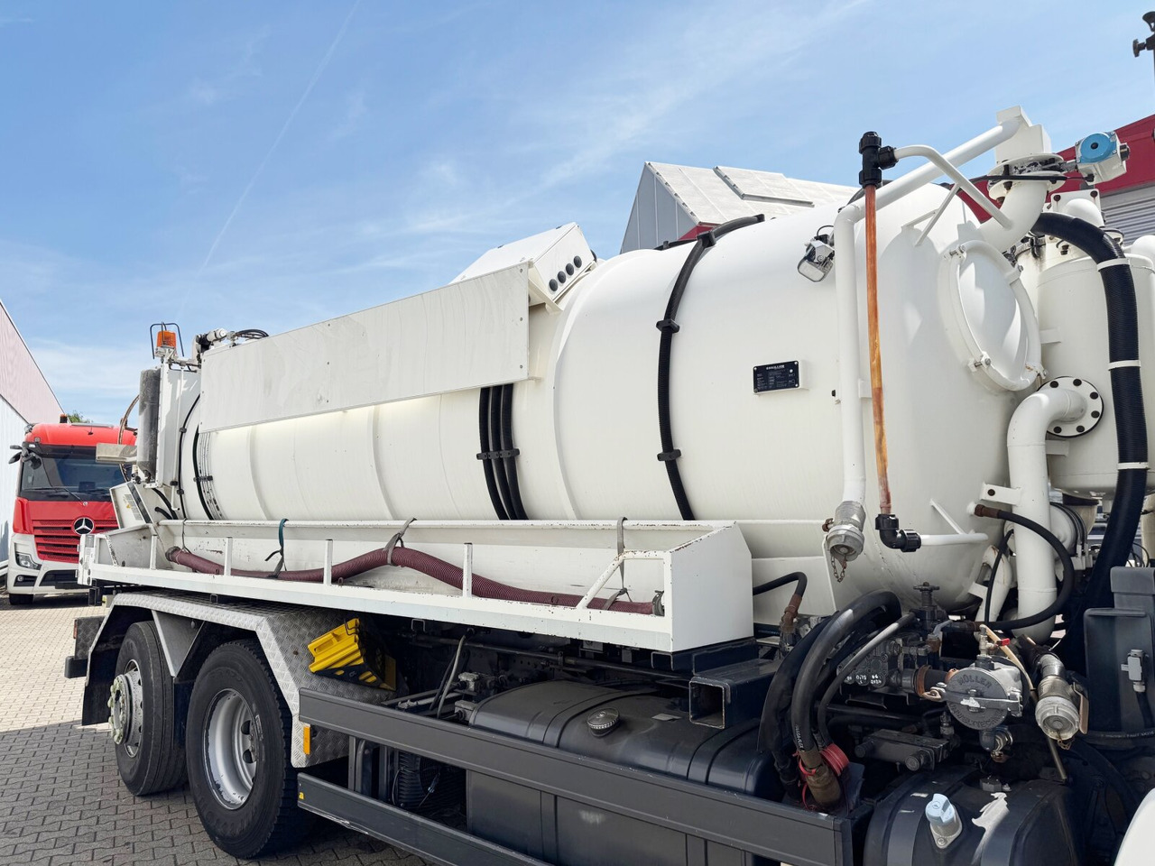 Грузовик Mercedes-Benz Actros 2541 L 6x2 Actros 2541 L 6x2, Müller Saug-/Spülwagen ca. 12m³, Widi-Platte, Lift-/Lenkachse: фото 11 Грузовик Mercedes-Benz Actros 2541 L 6x2 Actros 2541 L 6x2, Müller Saug-/Spülwagen ca. 12m³, Widi-Platte, Lift-/Lenkachse: фото 11