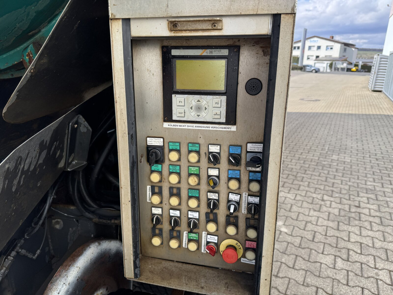 Грузовик Mercedes-Benz Actros 3348 6x4 Actros 3348 6x4, V8, Kroll Saug-/Spülwagen ca. 14m³, Wasserrückgewinnung, Funk: фото 15 Грузовик Mercedes-Benz Actros 3348 6x4 Actros 3348 6x4, V8, Kroll Saug-/Spülwagen ca. 14m³, Wasserrückgewinnung, Funk: фото 15