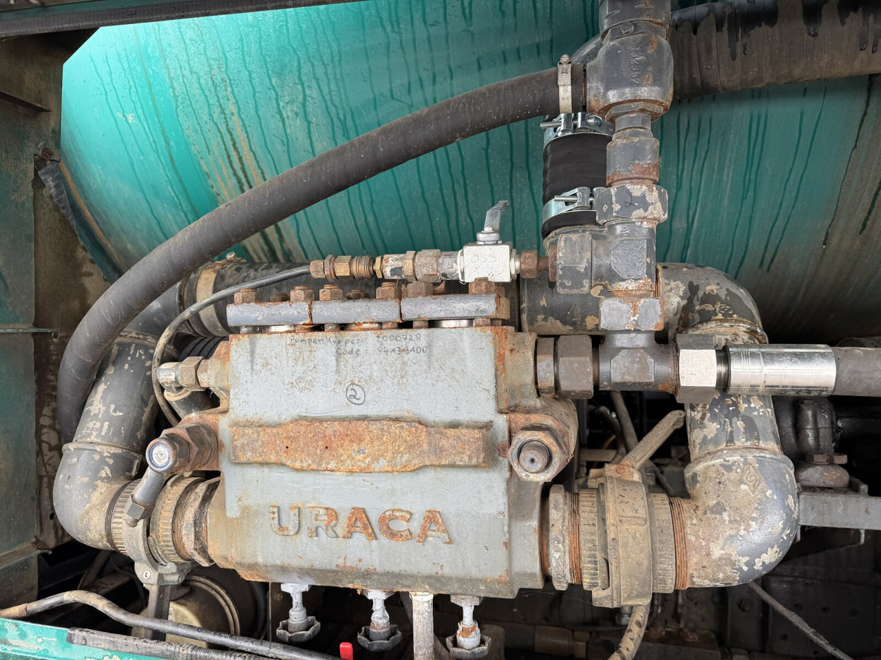 Грузовик Mercedes-Benz Actros 3348 6x4 Actros 3348 6x4, V8, Kroll Saug-/Spülwagen ca. 14m³, Wasserrückgewinnung, Funk: фото 12 Грузовик Mercedes-Benz Actros 3348 6x4 Actros 3348 6x4, V8, Kroll Saug-/Spülwagen ca. 14m³, Wasserrückgewinnung, Funk: фото 12