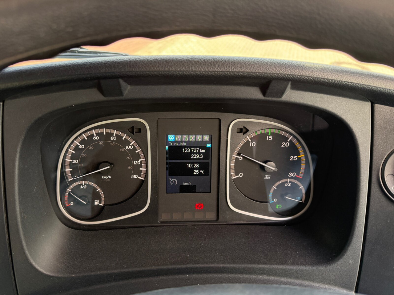 Mercedes-Benz Atego 1524 LKO 4x2 Atego 1524 LKO 4x2, Kehrmaschine FAUN Viajet 6RH - Грузовик: фото 5 Mercedes-Benz Atego 1524 LKO 4x2 Atego 1524 LKO 4x2, Kehrmaschine FAUN Viajet 6RH - Грузовик: фото 5